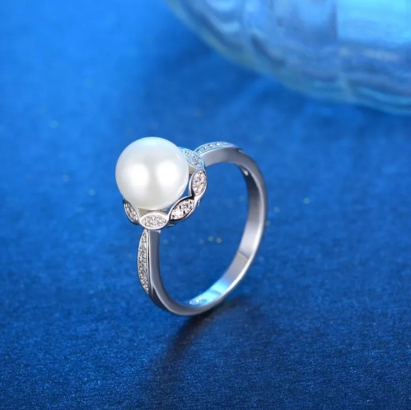 Jewelry - NEW 925 Sterling silver woman's ring!!!